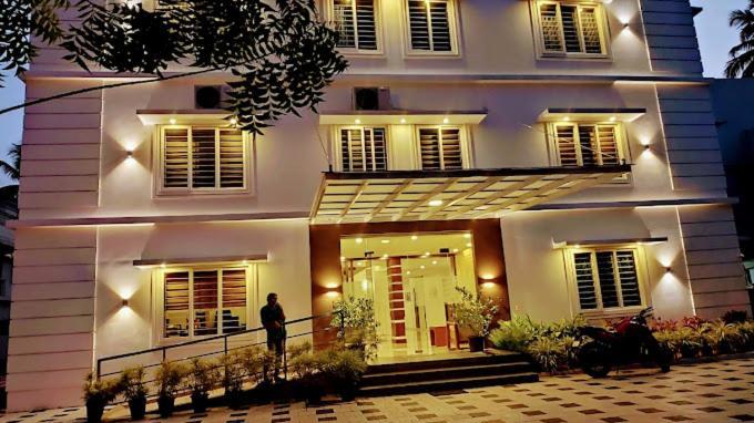 Phoenix Holidays Kochi Exterior photo