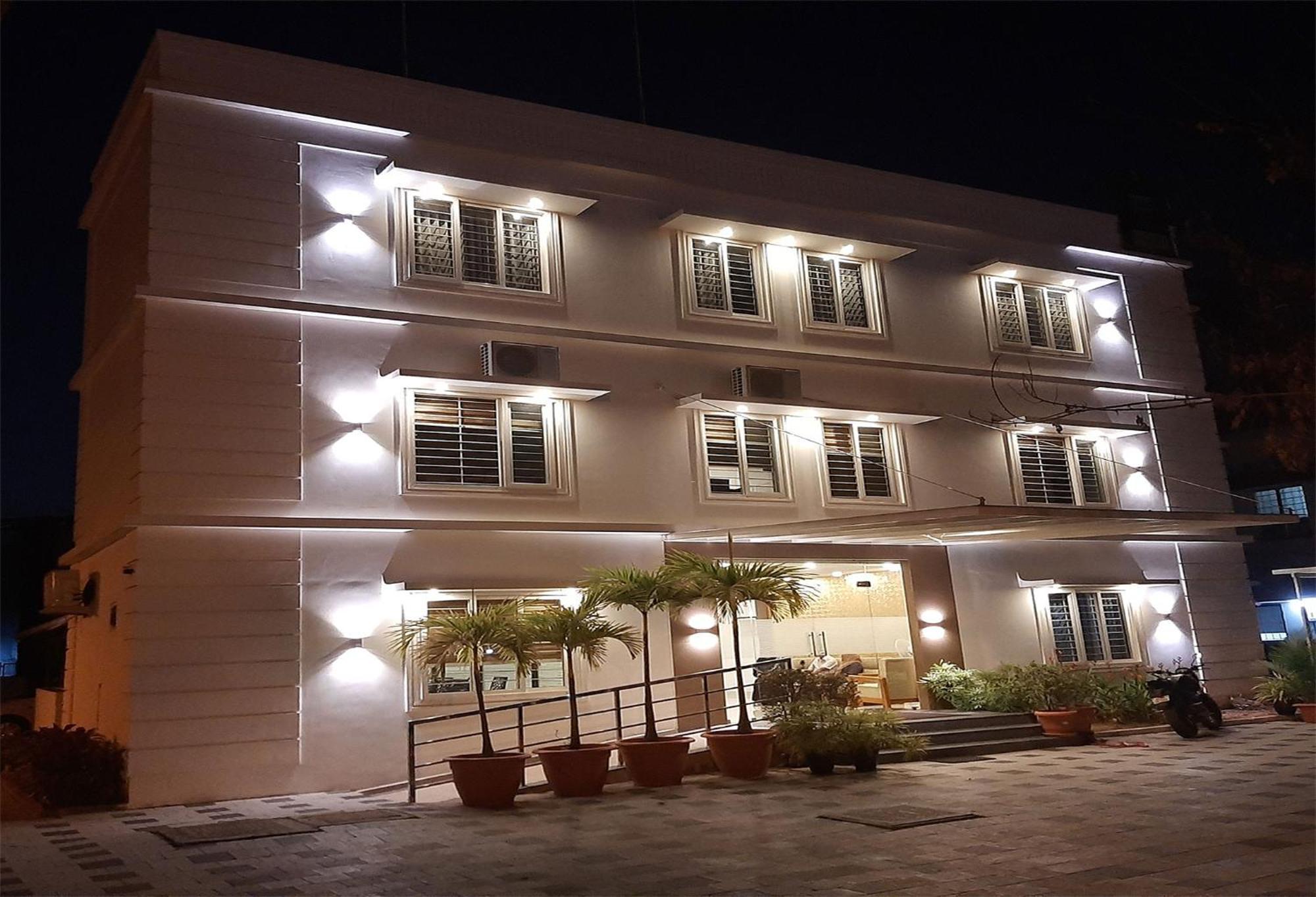 Phoenix Holidays Kochi Exterior photo
