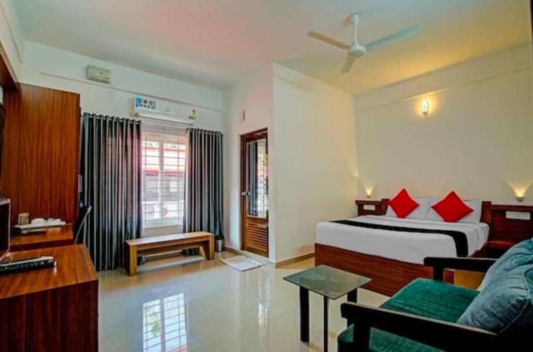 Phoenix Holidays Kochi Exterior photo