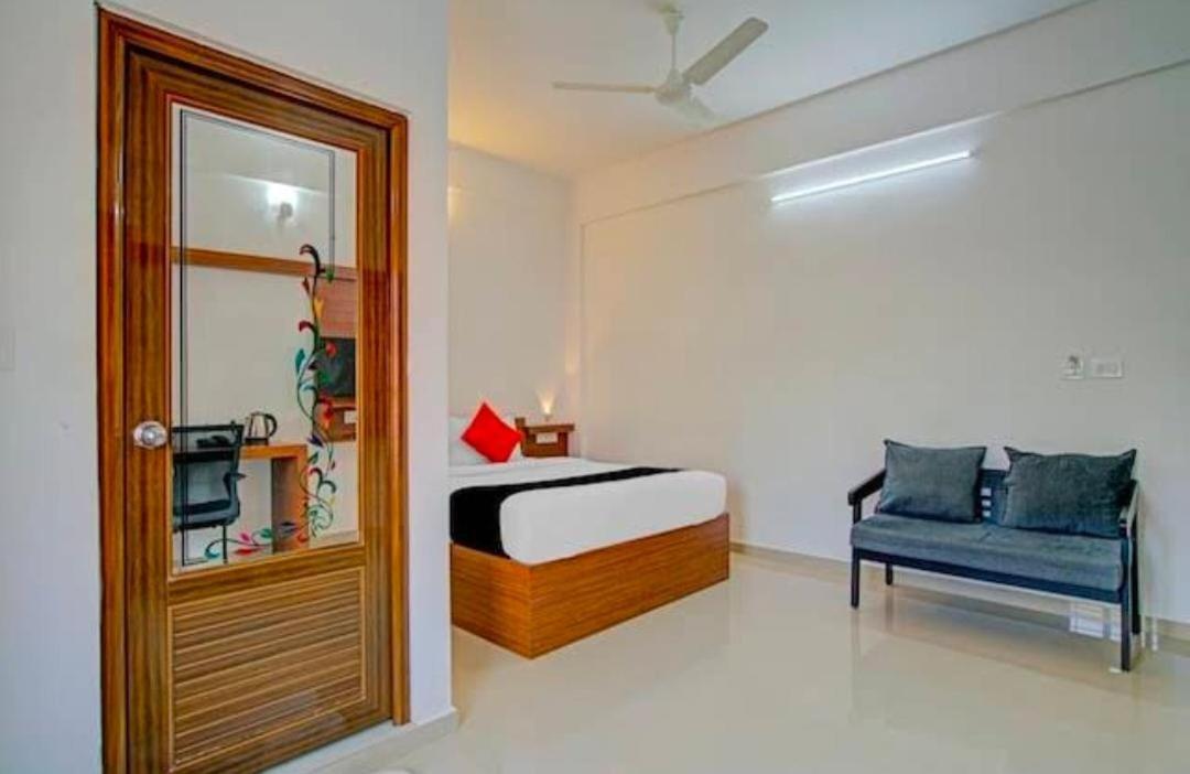 Phoenix Holidays Kochi Exterior photo