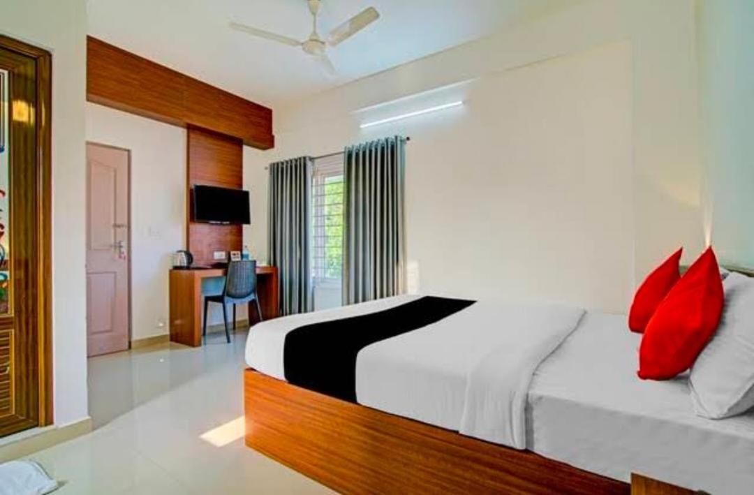 Phoenix Holidays Kochi Exterior photo