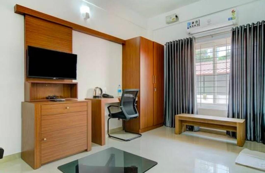 Phoenix Holidays Kochi Exterior photo