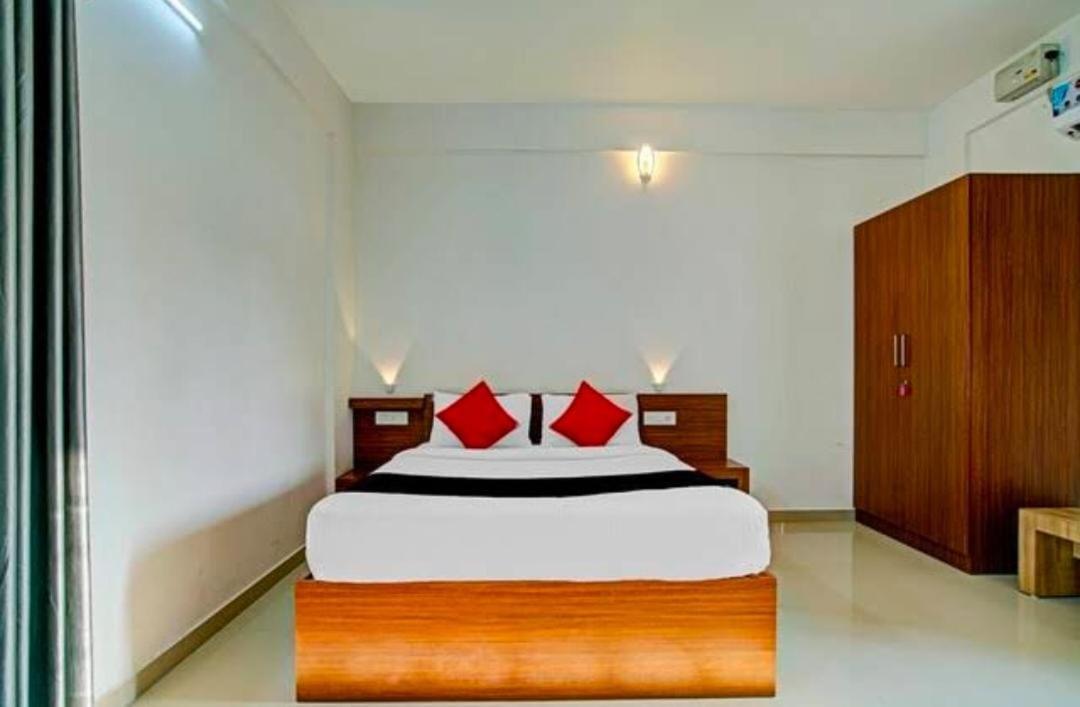 Phoenix Holidays Kochi Exterior photo