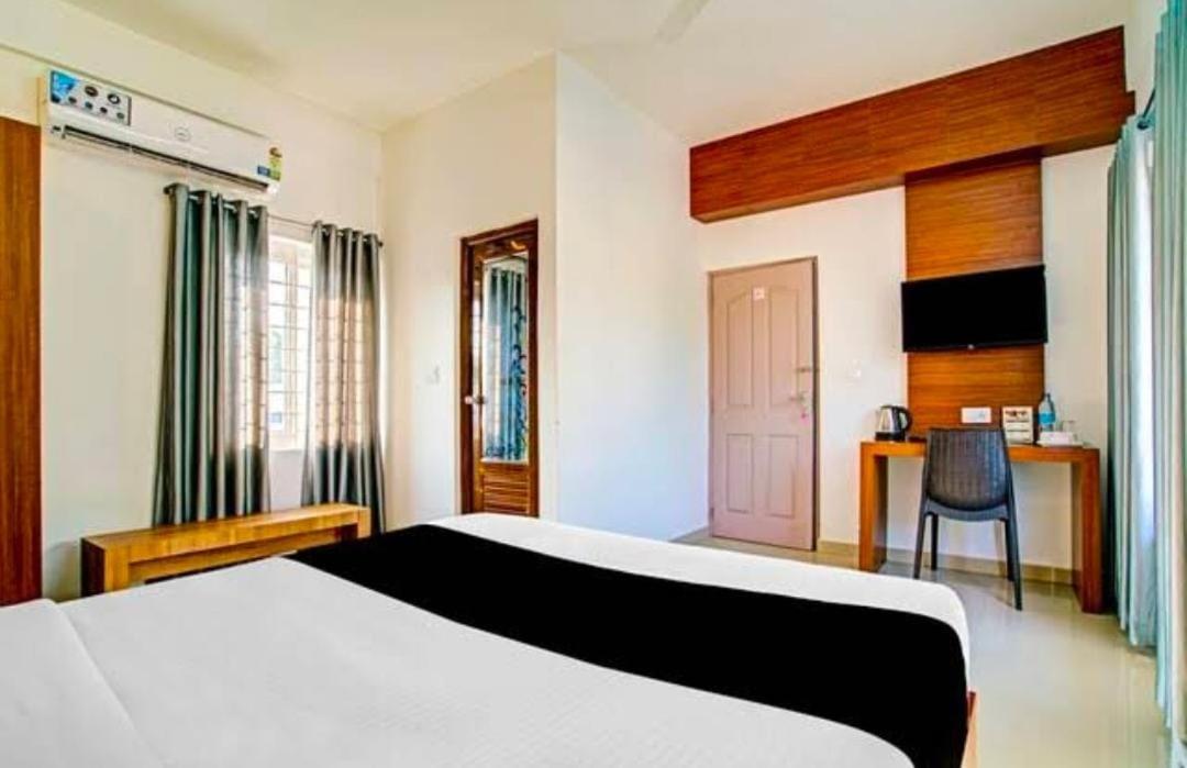 Phoenix Holidays Kochi Exterior photo