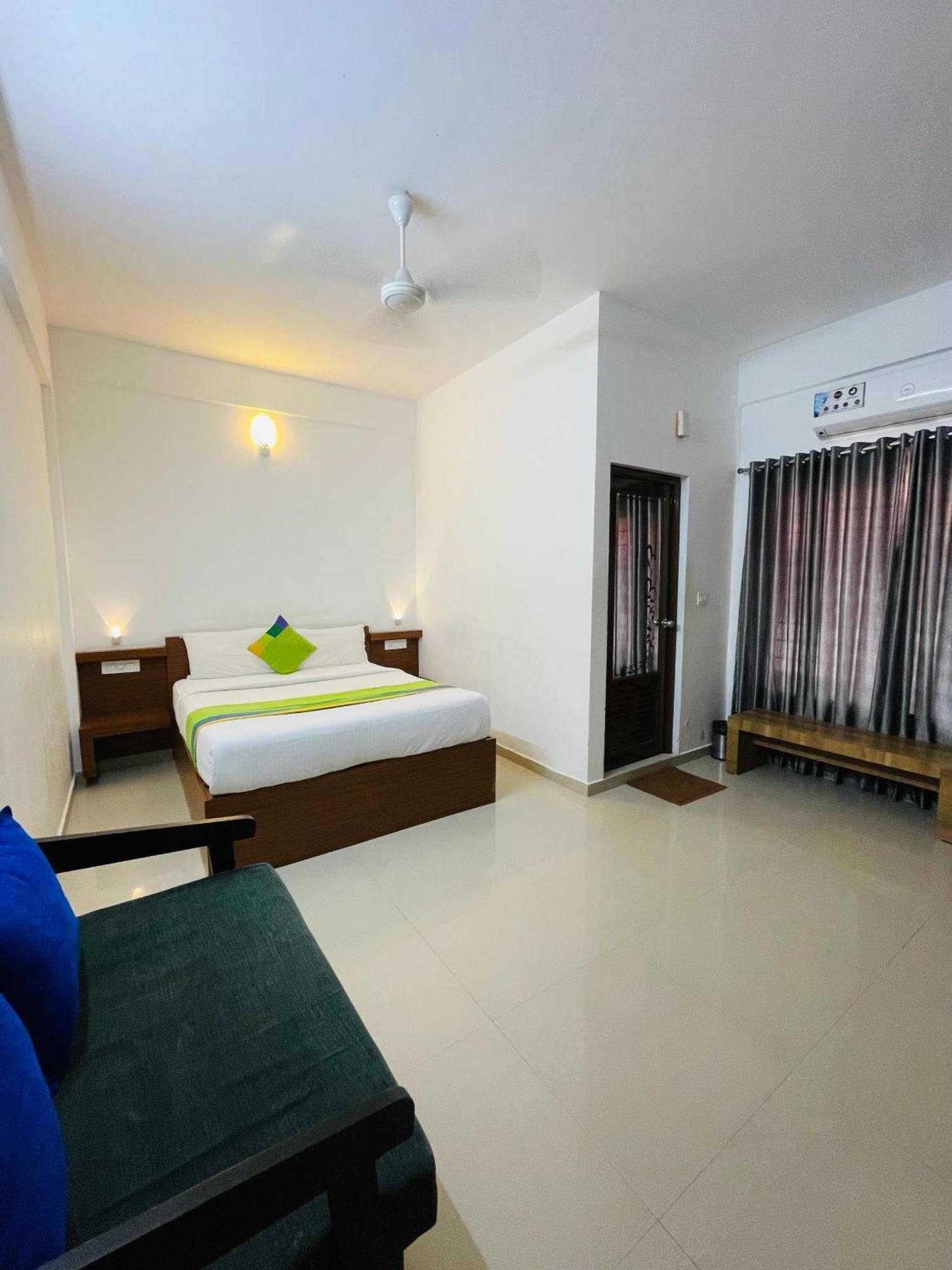Phoenix Holidays Kochi Exterior photo