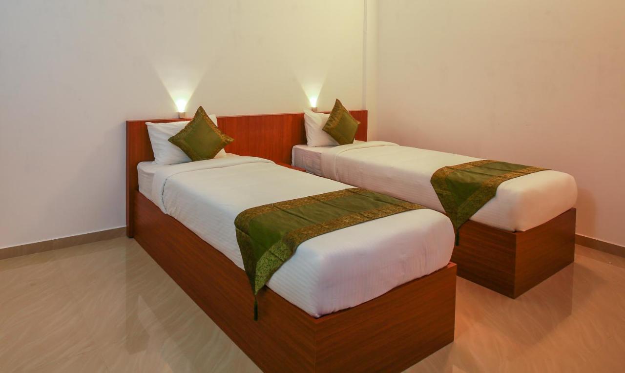 Phoenix Holidays Kochi Exterior photo