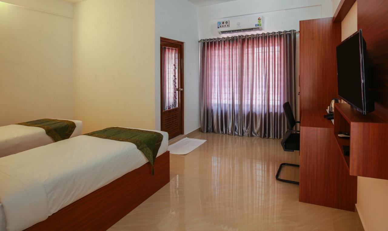 Phoenix Holidays Kochi Exterior photo