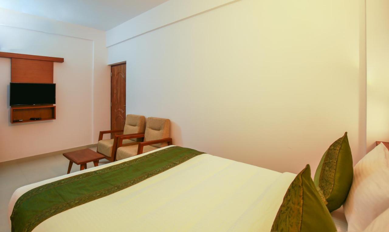 Phoenix Holidays Kochi Exterior photo