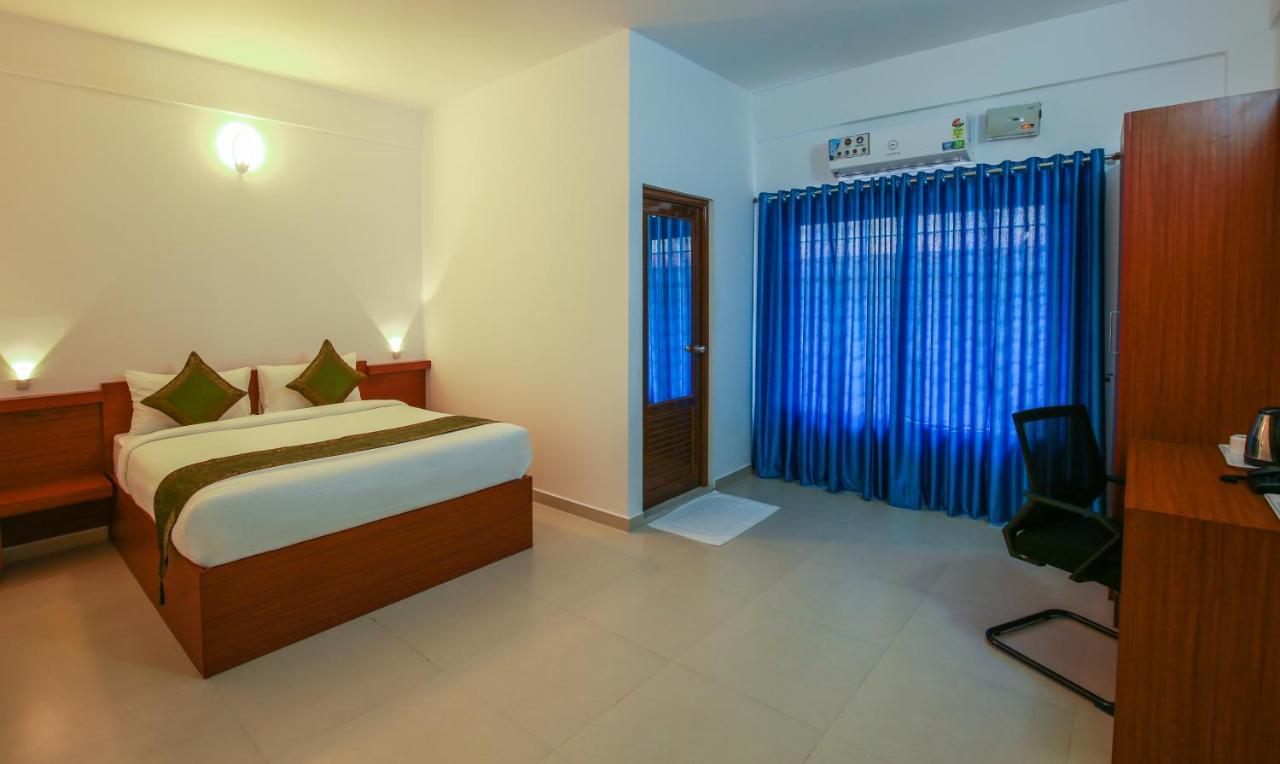 Phoenix Holidays Kochi Exterior photo