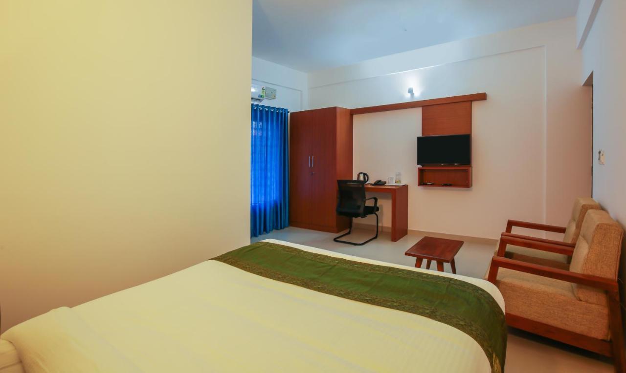 Phoenix Holidays Kochi Exterior photo