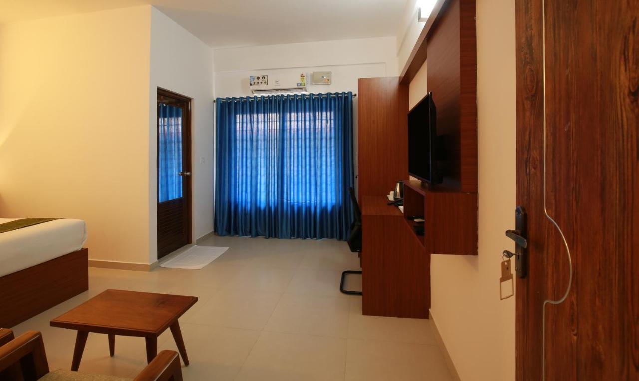 Phoenix Holidays Kochi Exterior photo