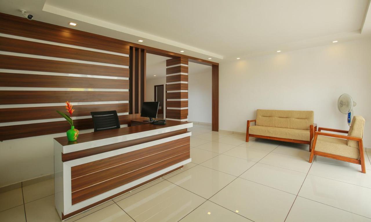 Phoenix Holidays Kochi Exterior photo