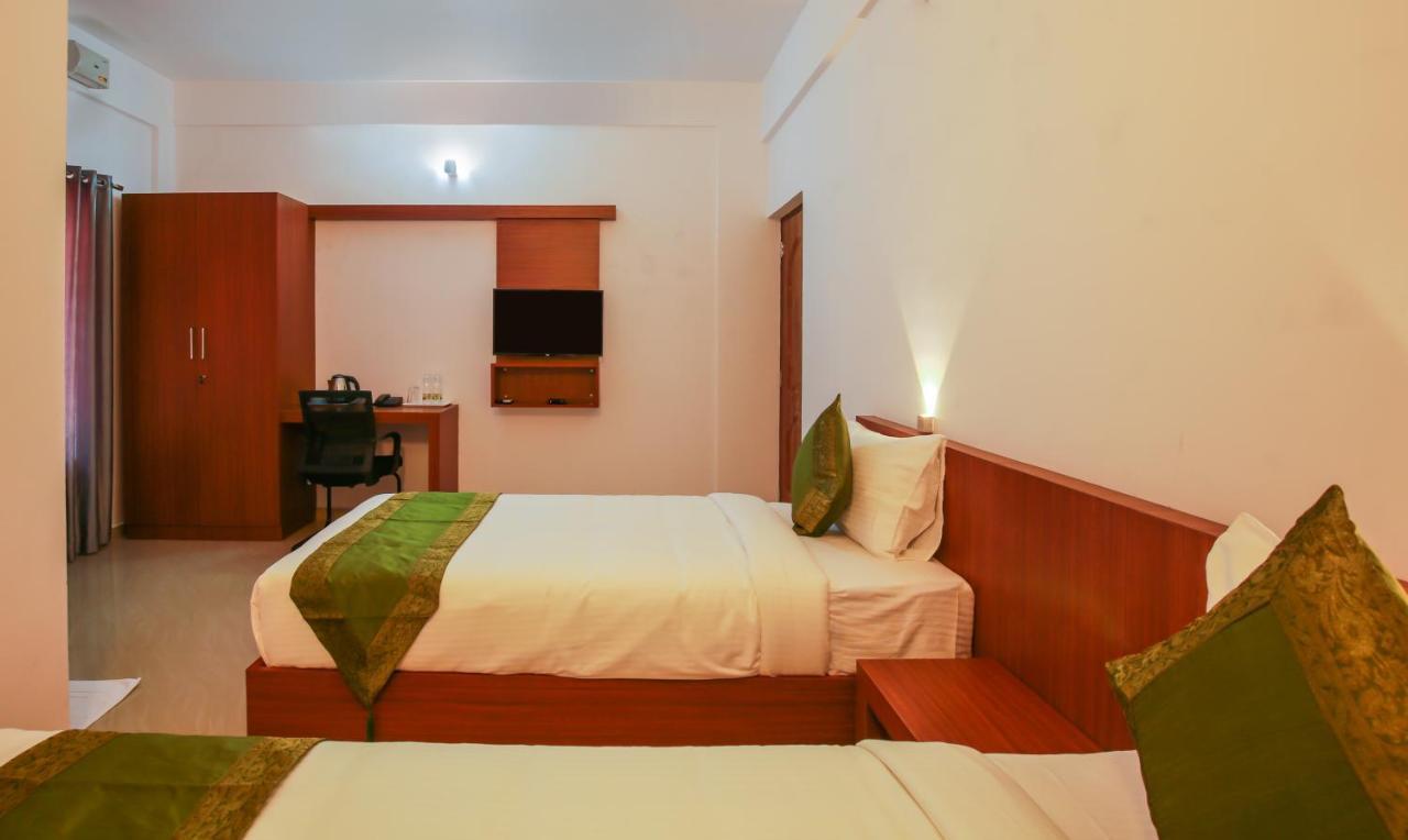 Phoenix Holidays Kochi Exterior photo