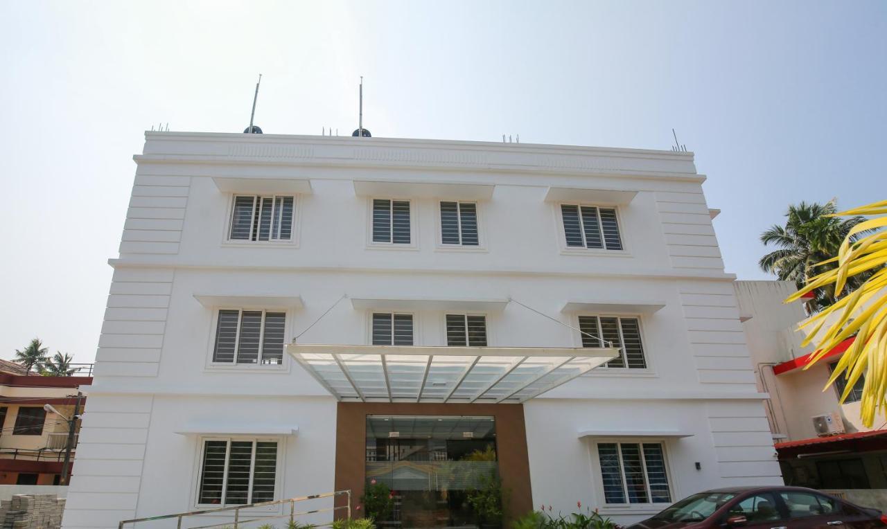 Phoenix Holidays Kochi Exterior photo